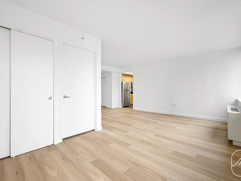 561 10th Ave #17B — Photo 7