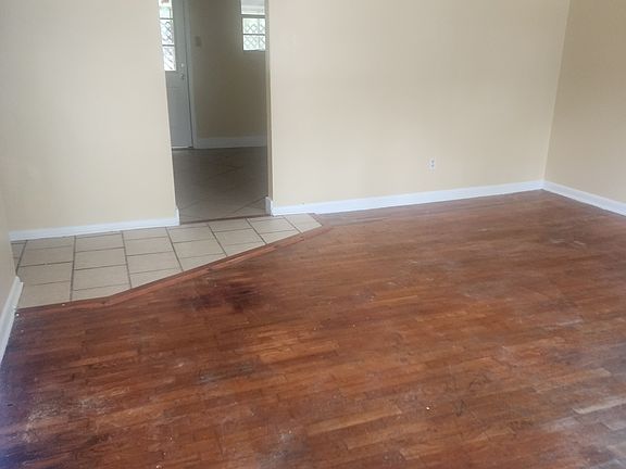 5th image of 916 Hendry Dr