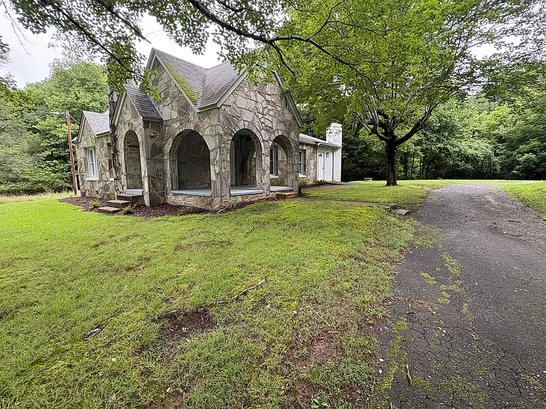4232 Powerhouse Rd — Photo 1