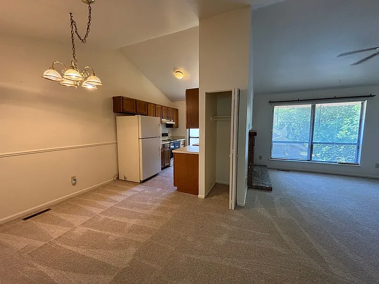1047 Mirrormere Cir — Photo 5