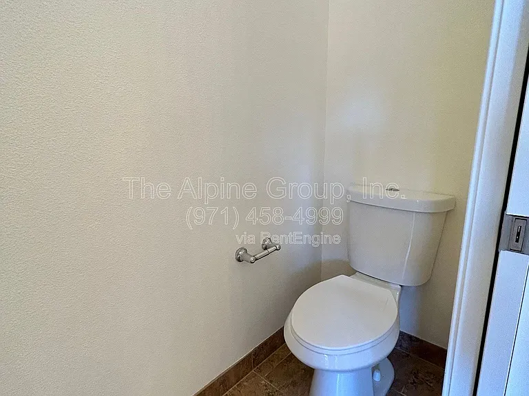 351 NW Kotrik Pl — Photo 48