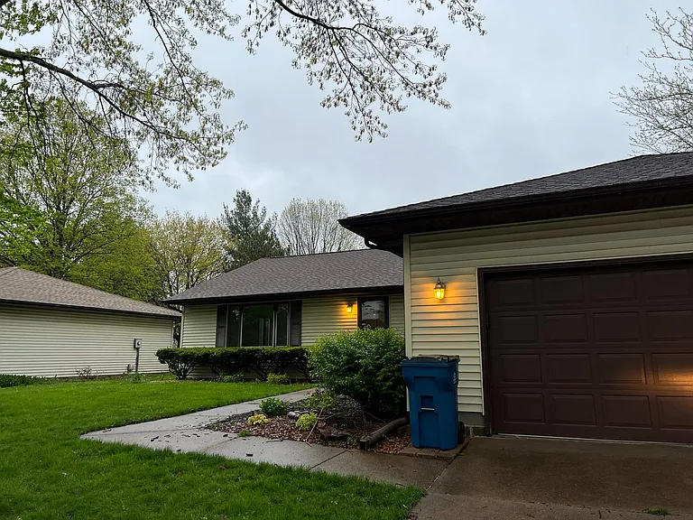 2541 Winfield Dr — Photo 4