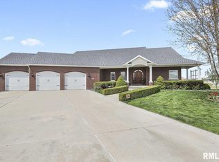 1155 Fountain Park Dr, Sherman, IL 62684