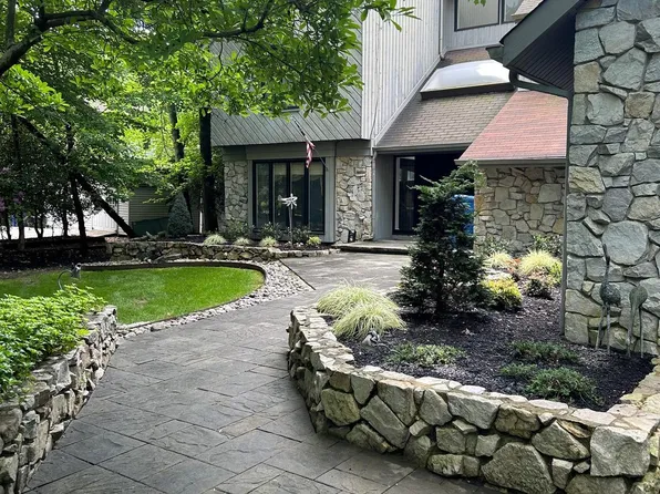 32 Southwood Dr, Cherry Hill, NJ 08003