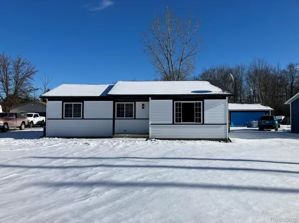 1604 Allen Rd, Kimball, MI 48074