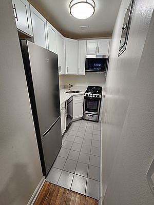 5th image of 127 W 75th St APT 2F