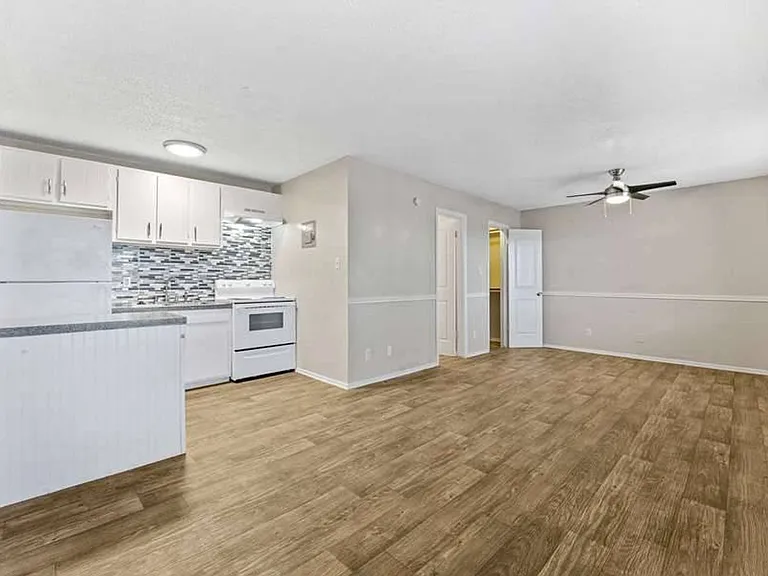 1300 Parker Ln — Photo 9