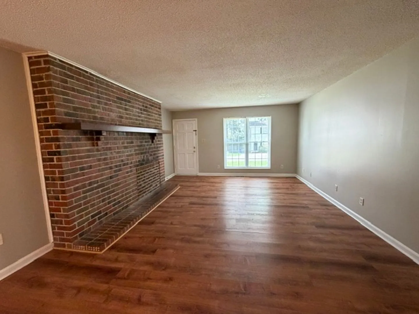 2 Bedroom 1 Bath Duplex, will allow a small dog — Photo 3