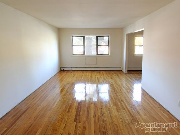3rd image of 9 Laurel Gardens Dr #1B