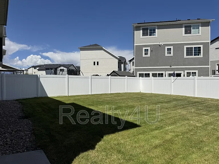 138 E Crown Point Dr — Photo 17