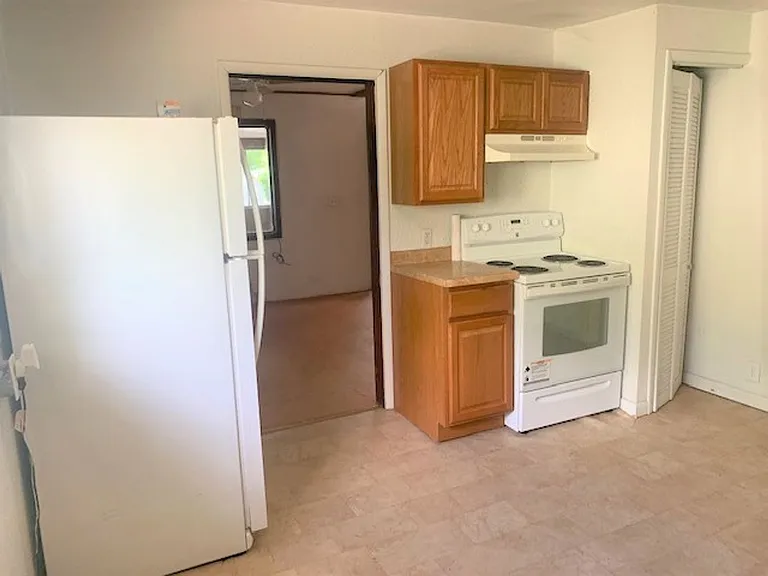 908 Cedar St — Photo 6