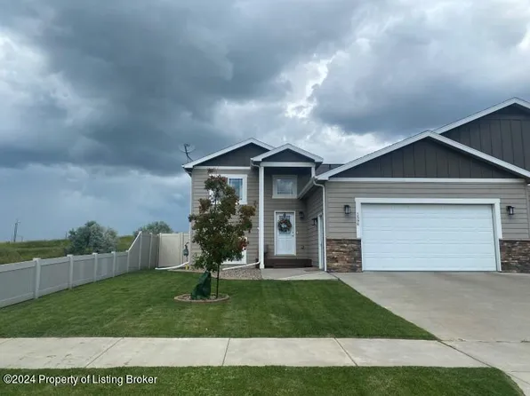 1596 Marilyn Way, Dickinson, ND 58601