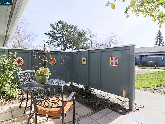 4th image of 2425 Pine Knoll Dr Unit 6