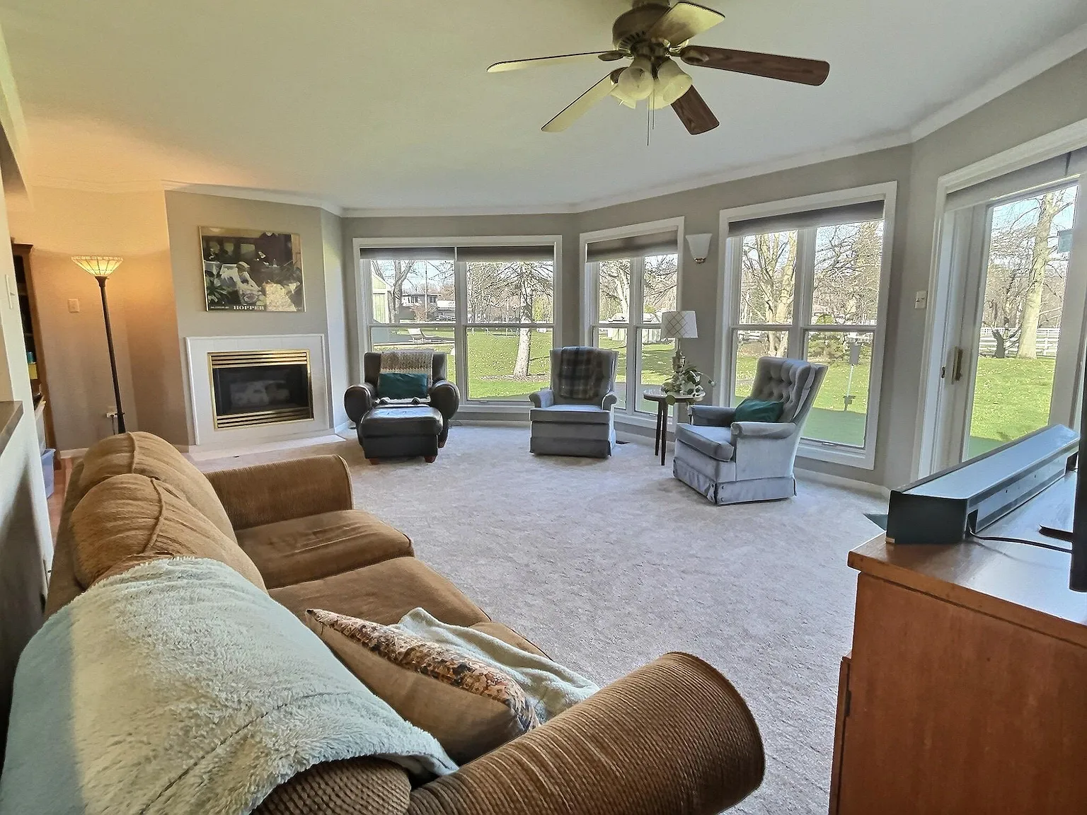 4 bed, 2.5 bath, 2647 sqft, $2,900 — Photo 2