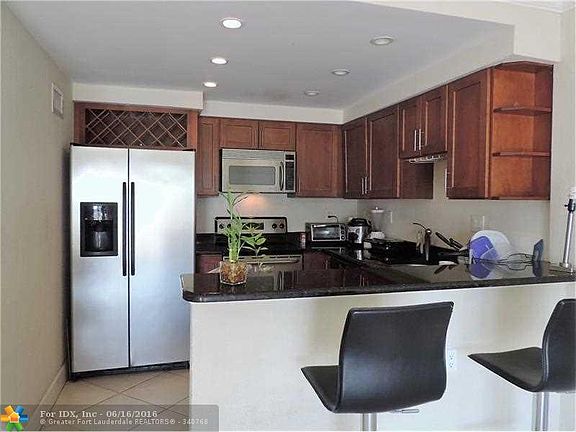 3rd image of 2900 NE 30th St APT 6I