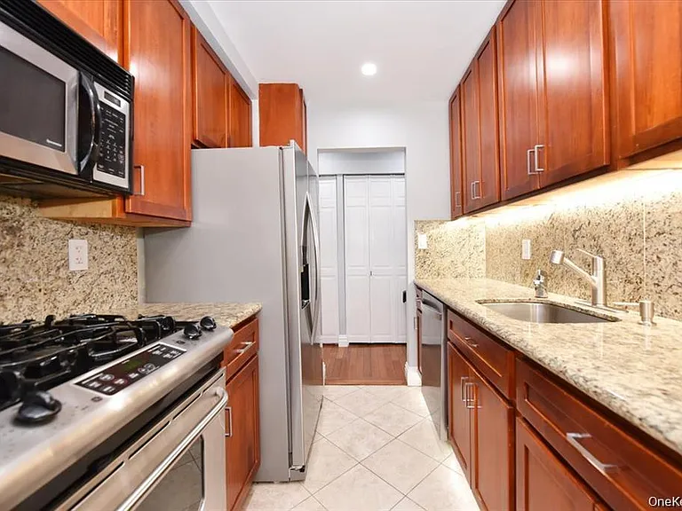 320 E Shore Rd #2A — Photo 12