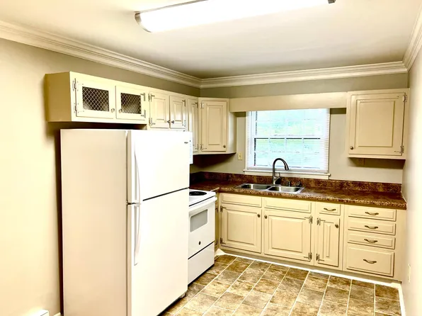 809 Randolph St APT 11, Bedford, VA 24523