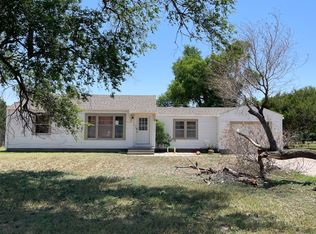 1113 W Beeson Rd, Dodge City, KS 67801