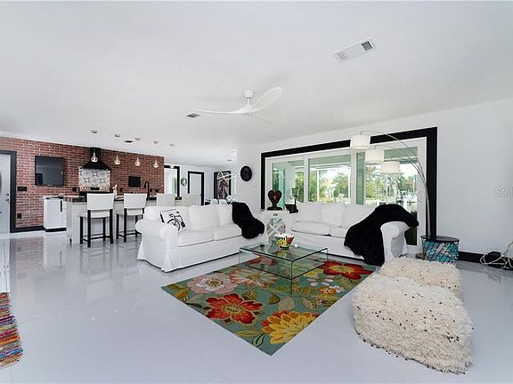 4th image of 114 Tropicana Dr