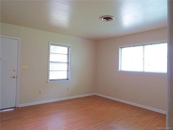 3rd image of 9416 Boxwood Dr