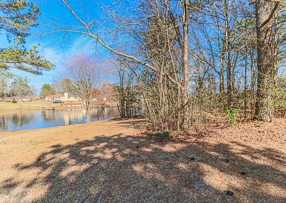 2nd image of 202 Robin Lake Dr