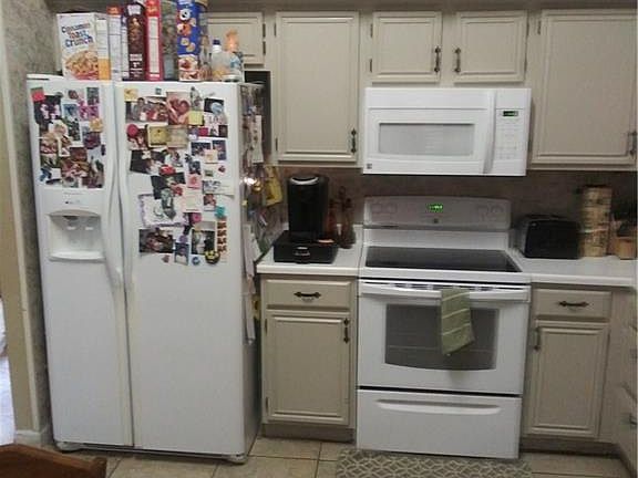 3rd image of 2700 Clovermeadow Dr
