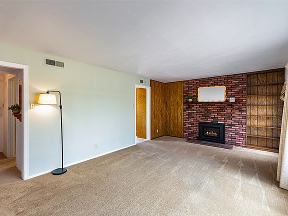 4th image of 2251 37th St