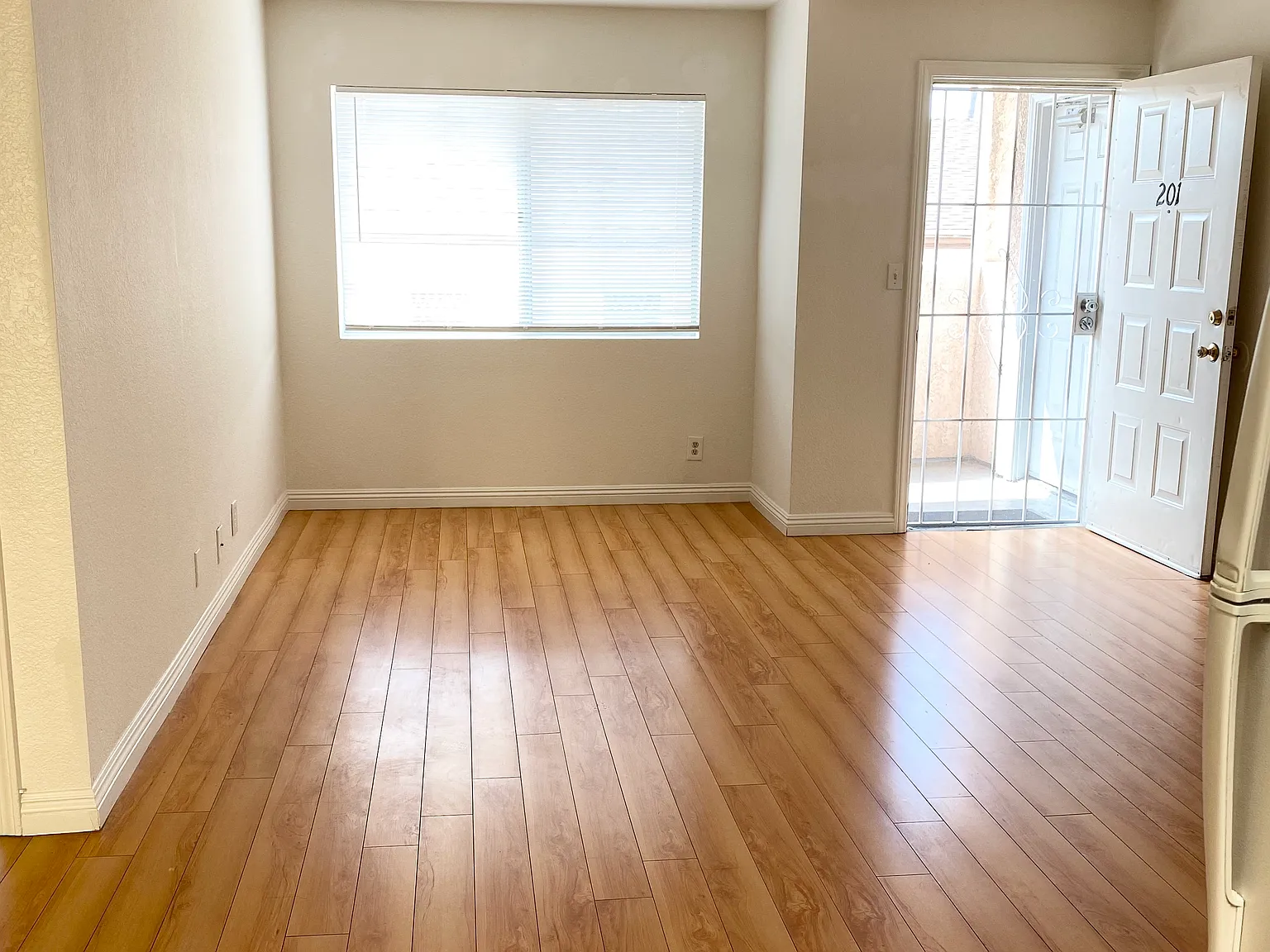 3 bed, $3,500 — Photo 2