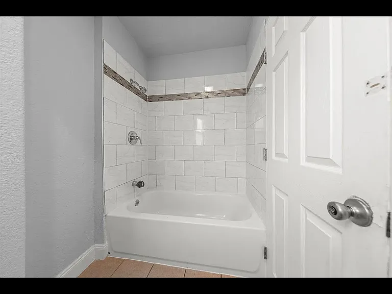 1914 51st Ave #1914 — Photo 4