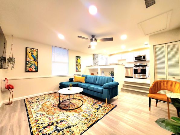 3612 Burlington Ave N