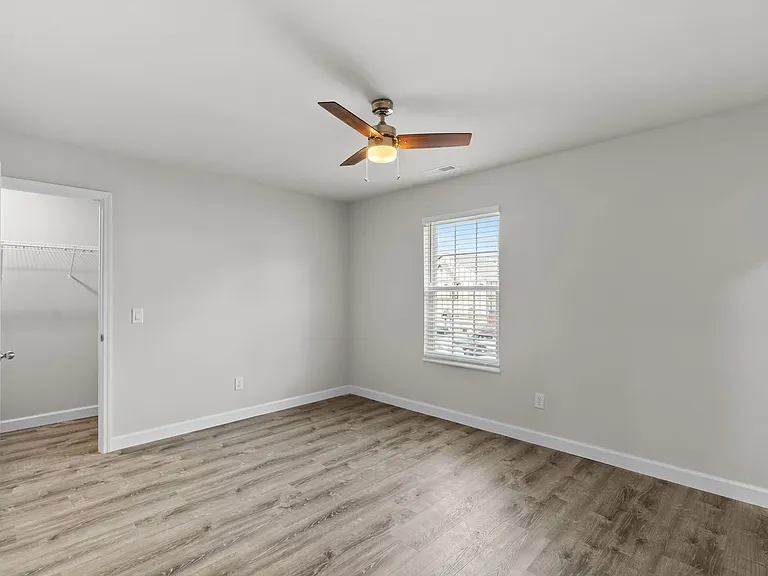Sherman Square Apartments — Photo 28