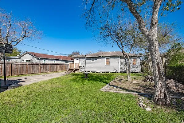 3223 Topeka St — Photo 24