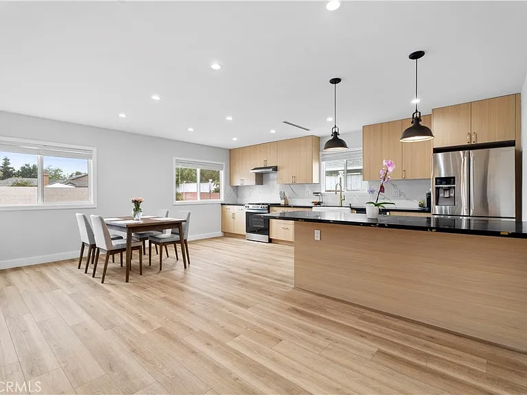 10345 Blucher Ave — Photo 8
