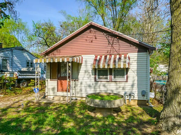 3922 N Boulevard Ave, Peoria Heights, IL 61616