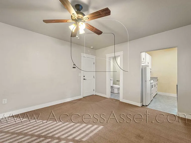226 E Peck St #3 — Photo 3