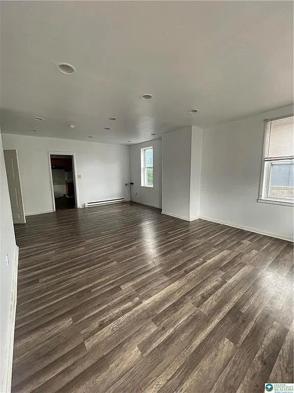 3 bed, 1.0 bath, 1103 sqft, $1,700 — Photo 2