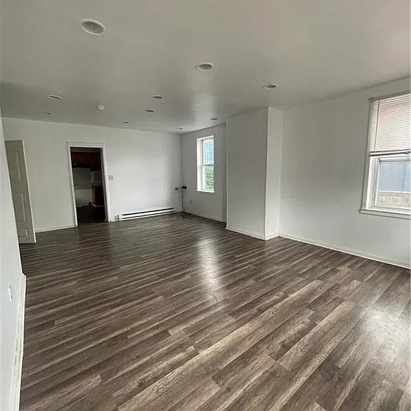 551 Sumner Ct — Photo 2