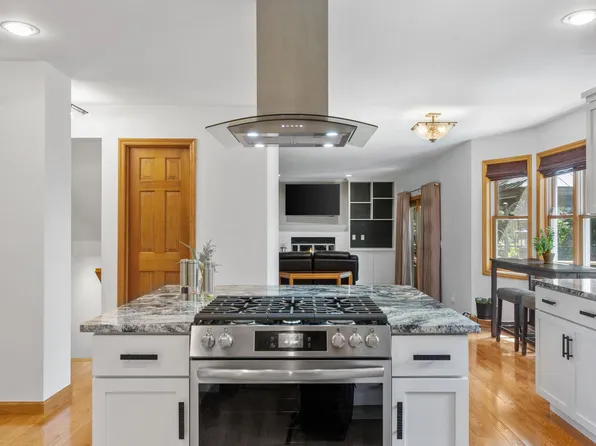 9882 Purgatory Rd, Eden Prairie, MN 55347