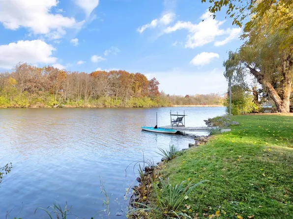 2714 Fox Grove DRIVE, Waterford, WI 53185