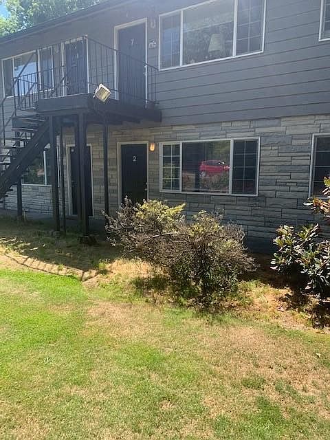 front of compelx, Unit for rent is the #2