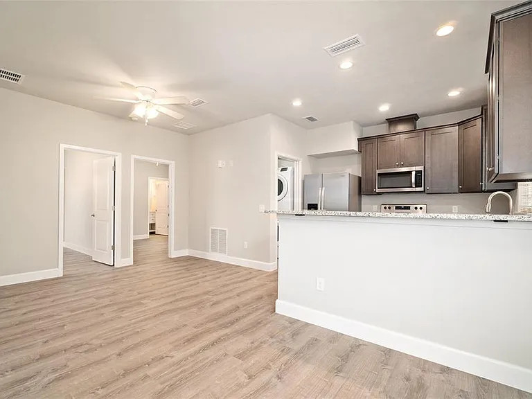 622 NW 3rd Ave #5 — Photo 3