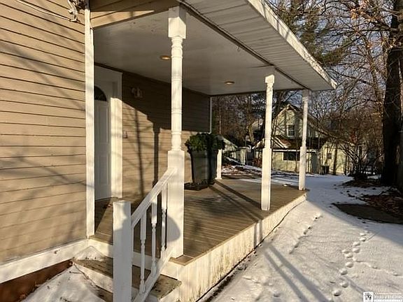 3rd image of 6 W Summit St