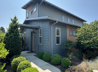 96 Dunn Cir, Ashland, OR 97520