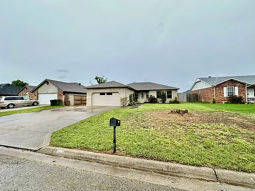 2311 W Willow St Photo 1