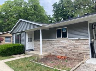 381 Hickory Dr, Crystal Lake, IL 60014