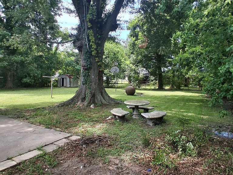 3333 Byron St — Photo 3