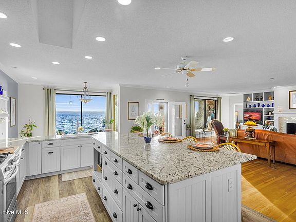 4th image of 341 Indian Bluff Drive