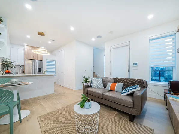 369 E 16th Ave #1, Vancouver, BC V5T 2Y9