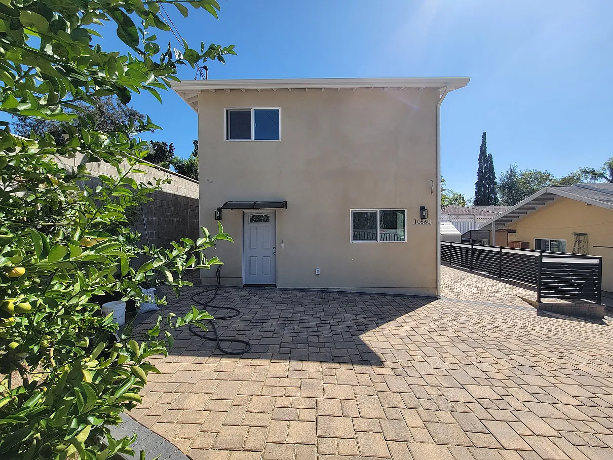2 bed, 2.5 bath, 1200 sqft, $3,500 — Photo 3