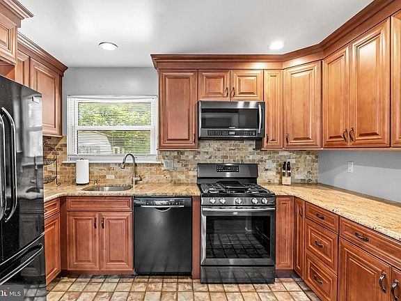 5th image of 3483 Delaware Ct